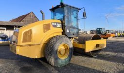 Walec drogowy CAT CS 64 B , METAL-GUMA ,2018 rok